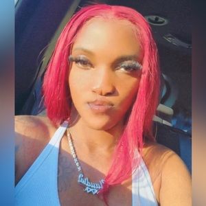 Meet your Posher, Claudia